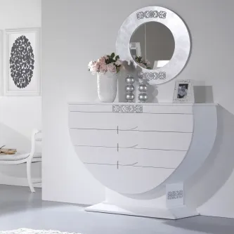 O charme e a sofisticação para o seu espaço. A Comoda com Espelho Sweet apresenta um design moderno e requintado, que dará um toque de luxo à sua sala.