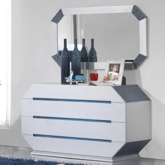 Esta comoda Boy é a combinação perfeita de praticidade e beleza. Seu espelho reflete harmonia em todos os cantos da casa!