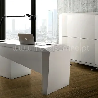 Faça o seu escritório mais moderno e funcional com a linha de mobiliário DIAA. Equipado com design ergonômico e soluções inteligentes, transforme o seu espaço de trabalho em um local prático e confort