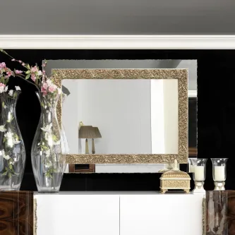 O Espelho Conceição Golden é a síntese perfeita do tradicional com o moderno, trazendo um detalhe único para a sua decoração!