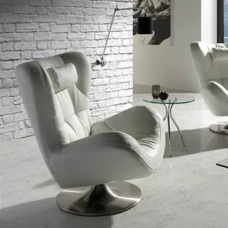 A poltrona Swivel é a escolha ideal para adicionar um toque moderno e elegante à sua sala. Seu desenho é único e seu assento giratório tornam ainda mais confortável.