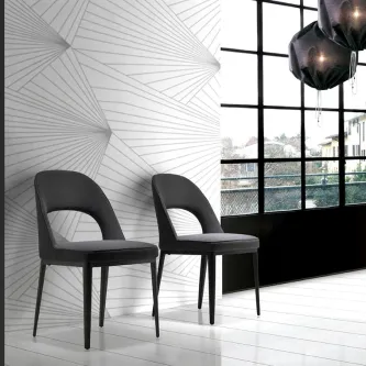 Esta cadeira lila é a escolha perfeita para dar um toque de modernidade à sua sala!