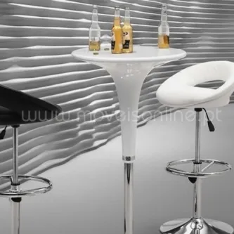 O charme de uma mesa de bar Panama: combinação perfeita entre o estilo clássico e o moderno.