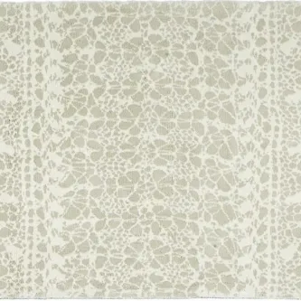 O Tapete Morgana Lace Ecru é o toque final perfeito para qualquer sala, dando um toque de sofisticação e elegância ao seu interior.