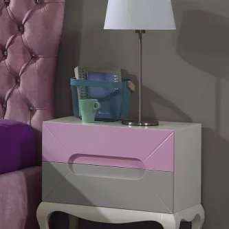 Organização é a chave para o bom descanso. A Mesa de Cabeceira Kenzo Ruby é a escolha perfeita para te manter organizado e relaxado.