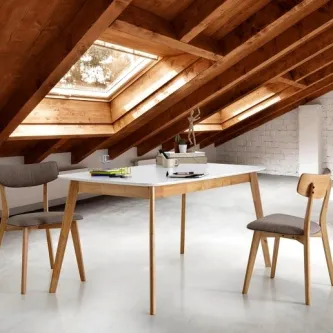 A mesa de cozinha Enma Kenna é perfeita para qualquer ambiente. Seu design moderno e sofisticado, com tons neutros, une praticidade e beleza, o que a torna a escolha certa para a sua casa.