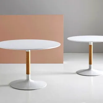 Transforme sua sala de jantar com a mesa de jantar Mira design moderno e estrutura durável que promove um ambiente aconchegante.