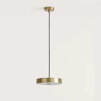 Ilumine os melhores momentos da sua vida com o candeeiro suspenso Ambor, que alia modernidade e sofisticação ao seu ambiente.