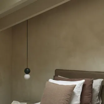 Ilumine sua casa de maneira única e moderna com o candeeiro sspenso Dalt. Seu estilo minimalista dará um toque especial ao seu ambiente!