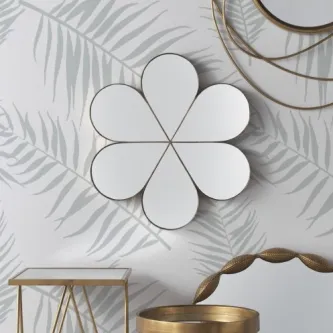 Um espelho trevo é mais do que uma decoração é um símbolo de sorte, prosperidade e força! Seja qual for seu objetivo, ele pode ajudar a refletir o melhor de si mesmo.