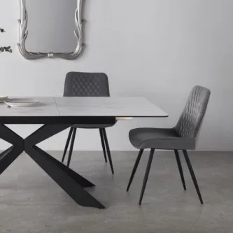 A cadeira Málaga é uma peça de design moderno e elegante, que traz sofisticação a qualquer ambiente!