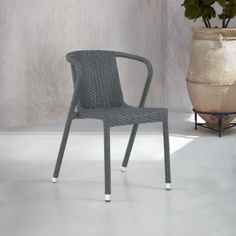 A Cadeira de Jardim ALR 4 é o lugar perfeito para relaxar ao ar livre e desfrutar de dias ensolarados!