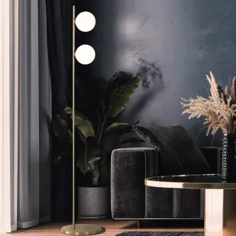 O candeeiro de pé Doris é mais que um simples objeto decorativo. É a luz que ilumina nossos dias e nos ajuda a criar atmosferas especiais.