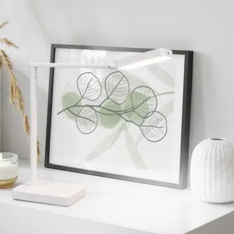 O Candeeiro de Secretária Pavia é a peça ícone da decoração clássica. A sua beleza e elegância vão encher qualquer espaço com charme e sofisticação!