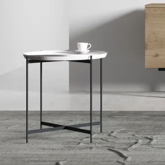 A mesa de apoio Tray 01 é perfeita para a decoração do seu espaço. Combinando praticidade com estilo, esta mesa é ideal para quem procura organização e modernidade.