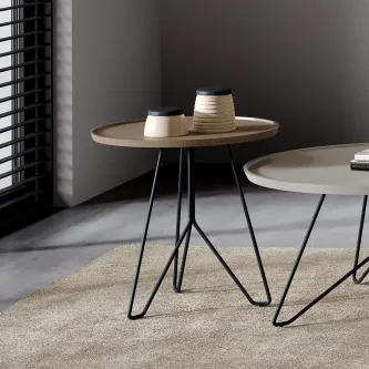 A mesa de apoio Tube é a escolha perfeita para um estilo moderno e minimalista. Deixe a sua sala ou escritório com uma elegância única e sofisticada!