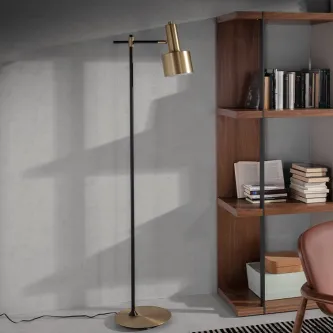 O candeeiro de Pé Atrani é uma obra-prima da decoração. Combina a modernidade com o carácter clássico e oferece um toque elegante a qualquer espaço.