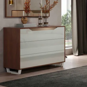 A cómoda Luca Simple é um peça versátil, que pode ser usada em diversos ambientes. Ela encaixa perfeitamente em qualquer decoração, trazendo modernidade e utilidade para a sua casa.