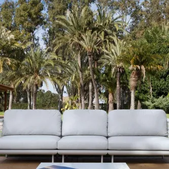 Conforto, beleza e elegância. O Sofá de 3 Lugares Verona é o complemento perfeito para a sua casa!