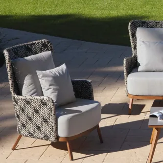 O Cadeirão Florencia oferece um toque sofisticado e luxuoso a qualquer decoração. Seu estilo moderno e elegante se destaca em qualquer ambiente!