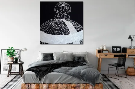 Menina leque a preto e branco a pintar