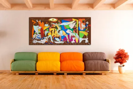 Guernica pintando fundo marrom