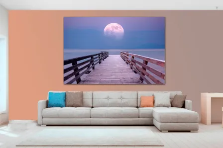 Lua sobre o mar pintando