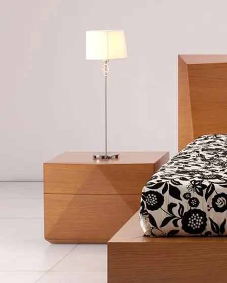 Mesa de Cabeceira Puramis